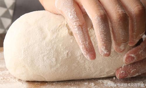 最全的包子皮培训教程，和面，发酵，擀面，捏面全齐了！