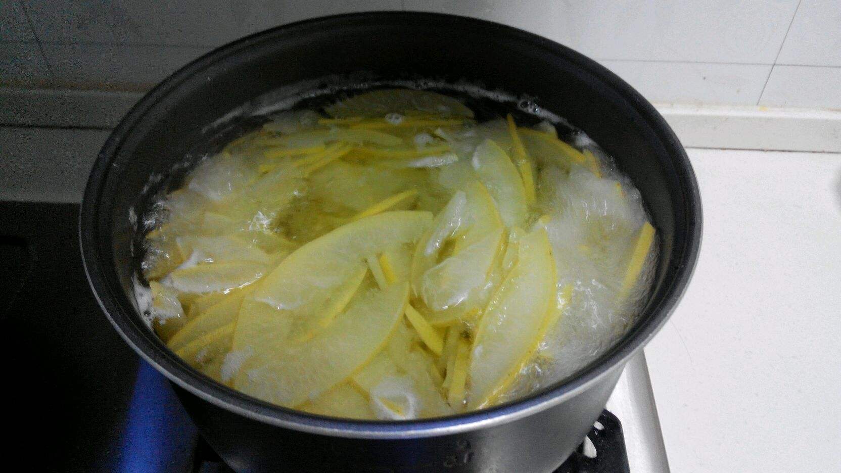 它的果肉是抗癌、抗老化佳品，果皮是清洁、驱虫蚁小能手，它是谁