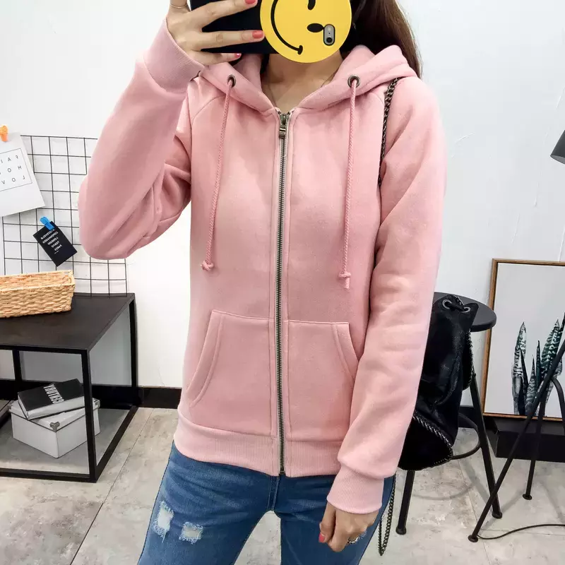 休闲纯色外套，打造你的时尚金秋
