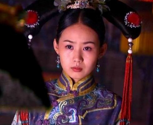 雷佳音的同班同学，《神雕侠侣》扮完颜萍成名，突然消失不知所踪