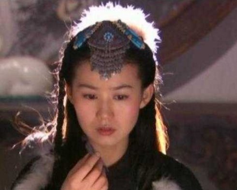 雷佳音的同班同学，《神雕侠侣》扮完颜萍成名，突然消失不知所踪
