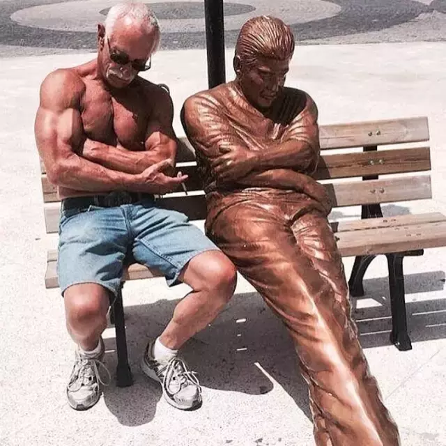 73歲老大爺和27歲「小情人」玩健身，這大概是男人都夢想的畫面！