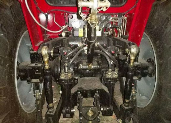 7萬塊錢就能上手一臺1504拖拉機，便宜但問題是你敢買嗎？