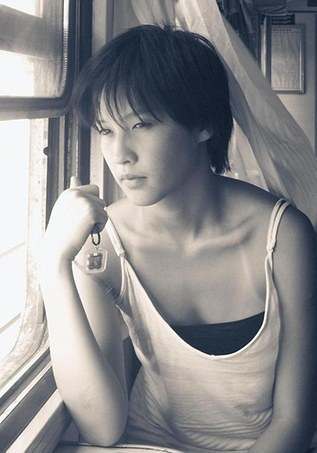 其实蒋祖曼自《蝴蝶》之后就一直比较低调,也排过一些舞台剧,在电视剧