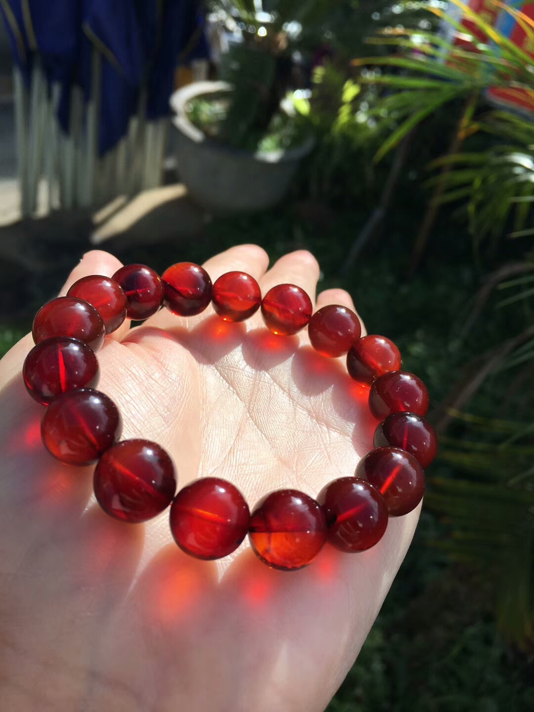 一块血珀的前世今生,三大特征教你轻松辨识血珀真假(男士手串一般几个