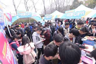 失控校园网贷正成夺命魔窟