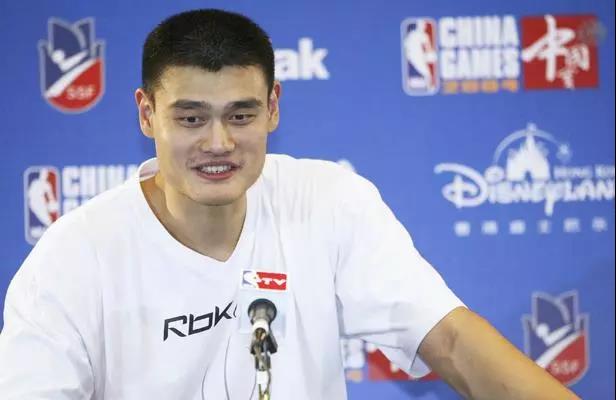 中国队为什么能打nba(NBA为什么举办中国赛，姚明起了至关重要的作用！)