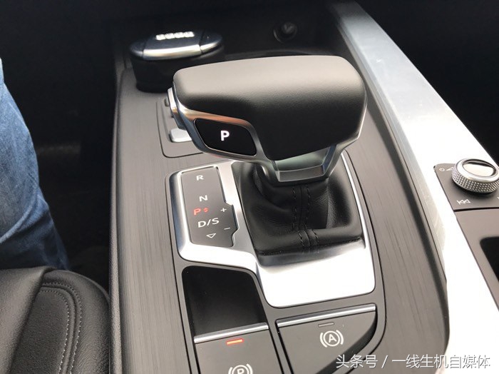 2018款时尚白色奥迪A4L——年轻、运动、有劲、宽敞，我满足了！
