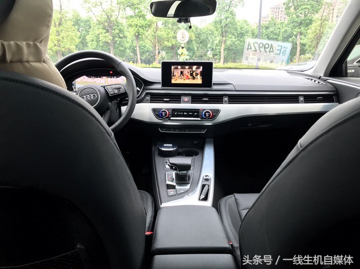 2018款时尚白色奥迪A4L——年轻、运动、有劲、宽敞，我满足了！
