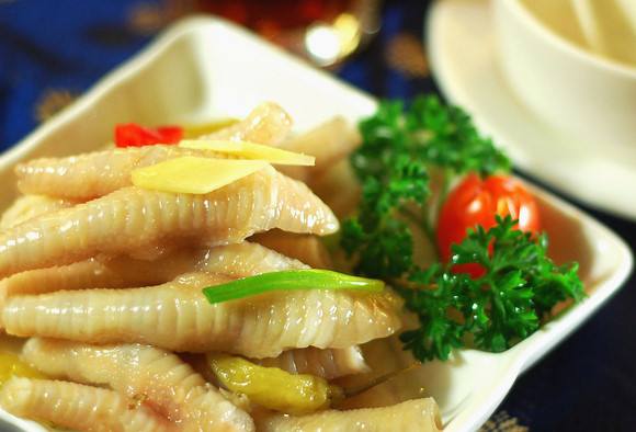 90后跟师父学卤菜，师父味道名镇一方，自己回来开店1个月就关门