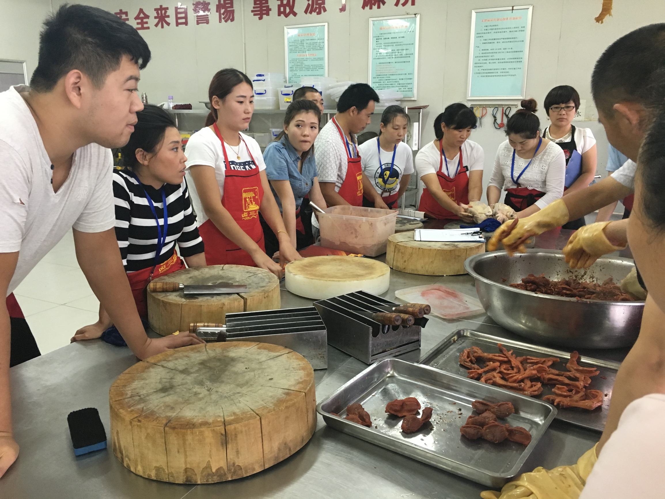 卤菜培训骗局（90后跟师父学卤菜）