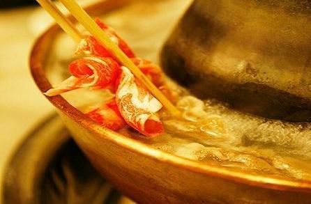 吃涮羊肉的日子都是幸福的 老北京清汤铜锅涮出温暖岁月