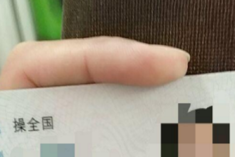 大学睡在我上铺的兄弟背景实力雄厚啊，万人之上