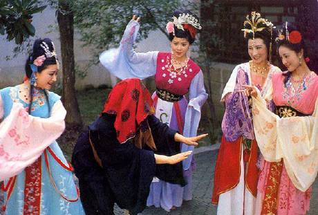 11岁学戏20岁出头演《西游记》，嫁穷学生恩爱30年，现为昆曲名家