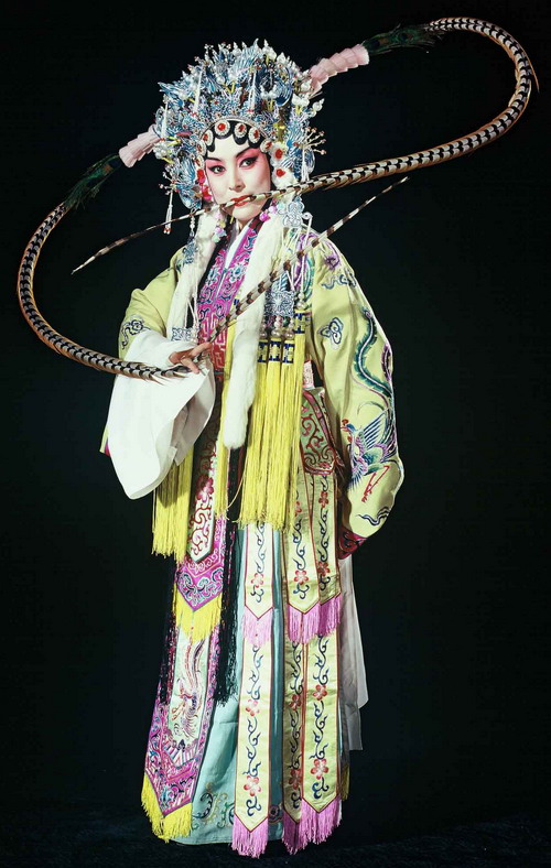 11岁学戏20岁出头演《西游记》，嫁穷学生恩爱30年，现为昆曲名家