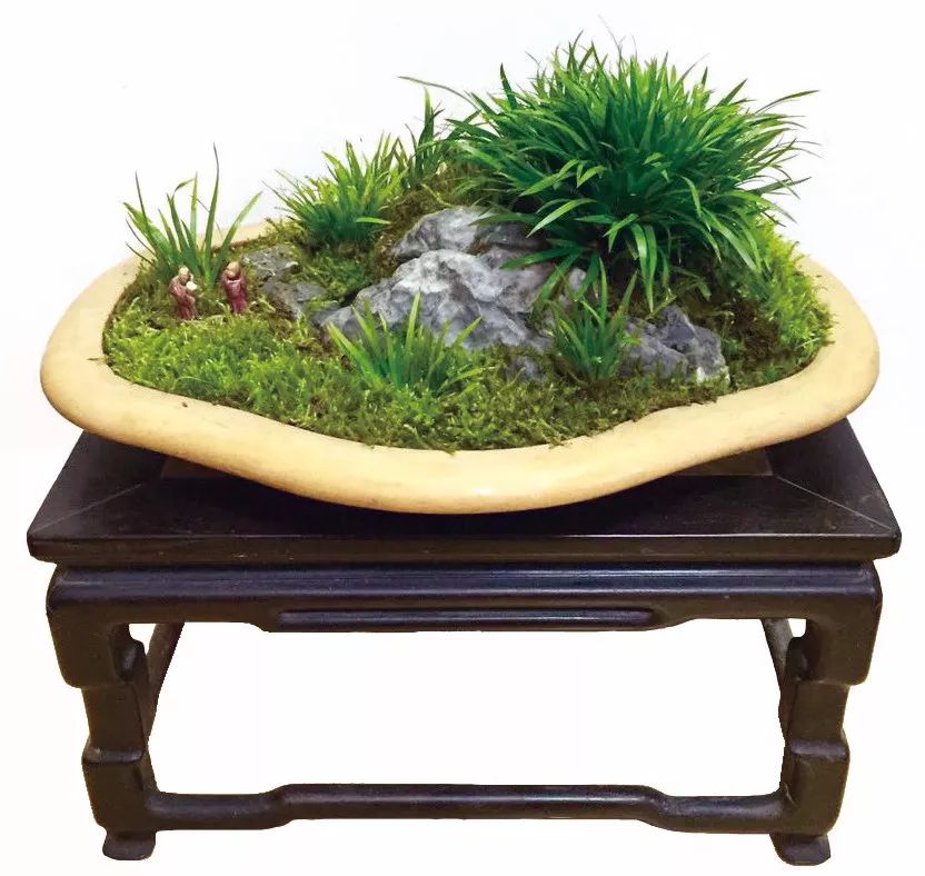 青山隐隐水迢迢，秋尽江南草未凋