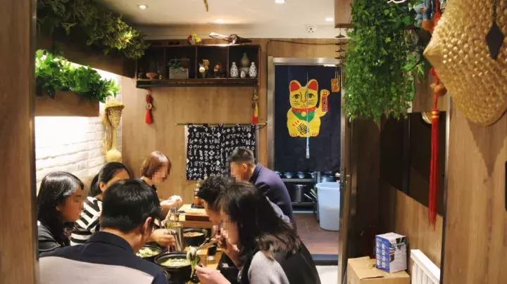 一家开了10年的米线店都有啥？除了脑洞大开的美味，还有腔调！