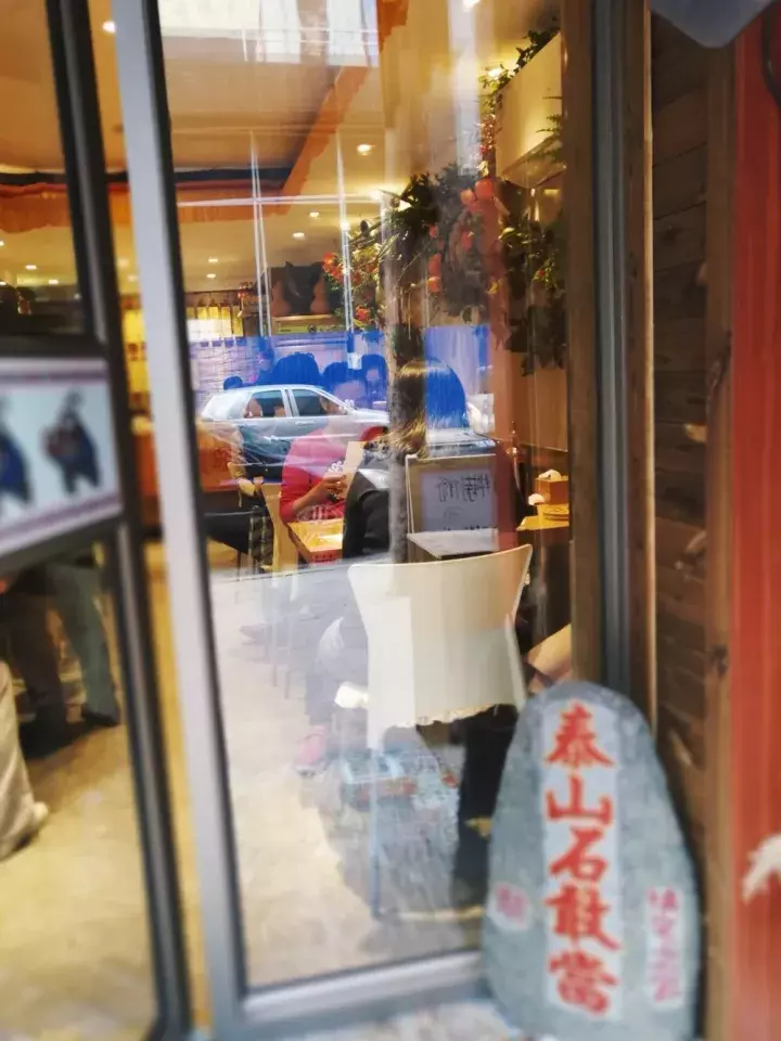 一家开了10年的米线店都有啥？除了脑洞大开的美味，还有腔调！