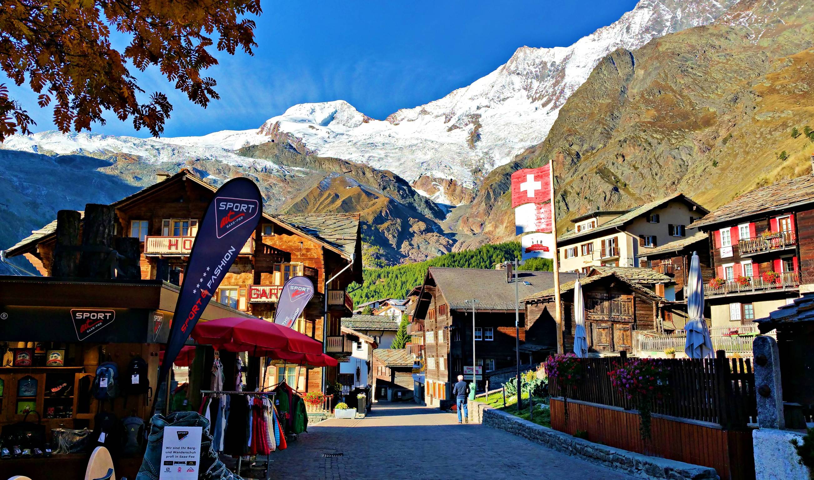 一处是少女峰地区,另一处是马特宏峰地区;离开少女峰为首的伯尔尼高地