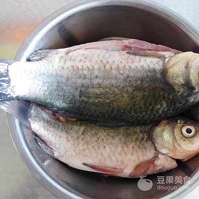 鲫鱼汤的做法,鲫鱼汤的做法又白又浓