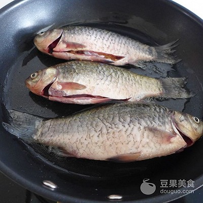 鯽魚(yú)湯的做法,鯽魚(yú)湯的做法又白又濃