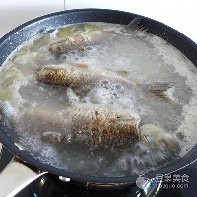 鯽魚(yú)湯的做法,鯽魚(yú)湯的做法又白又濃