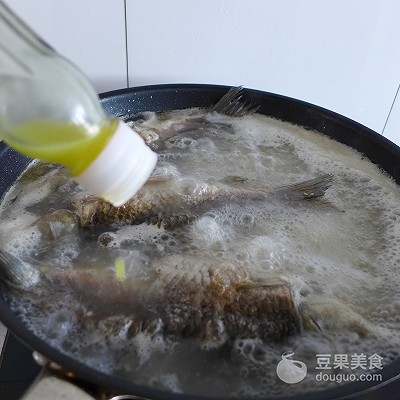 鯽魚(yú)湯的做法,鯽魚(yú)湯的做法又白又濃