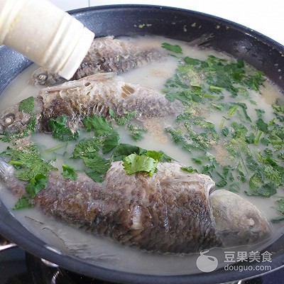 鯽魚(yú)湯的做法,鯽魚(yú)湯的做法又白又濃