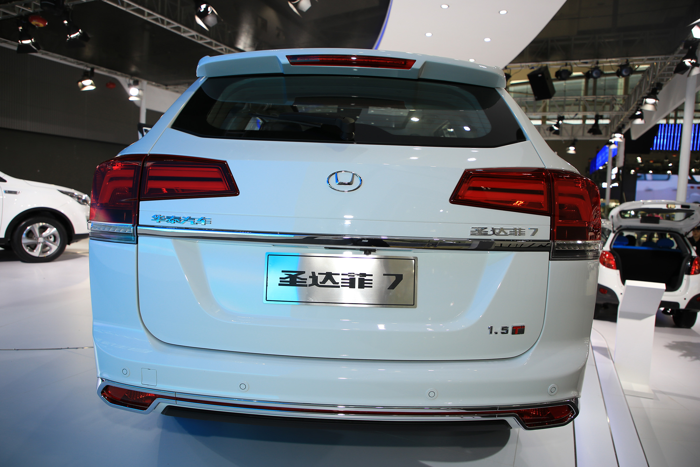 圣达菲7全面评测,远景suv无辜躺枪