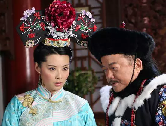 钟汉良合演了《上海王》古装剧《母仪天下》电视剧《爱的礼物》年代大