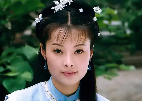 但貌似根本就没怎么播出还和胡兵演了新版的《啼笑因缘》