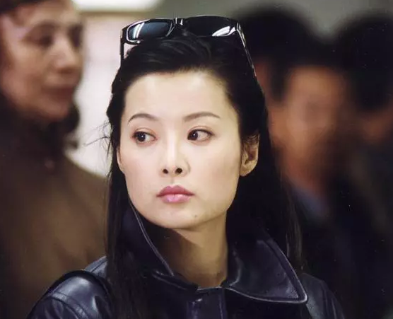 但貌似根本就没怎么播出还和胡兵演了新版的《啼笑因缘》2005年,她在