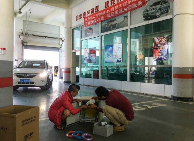 比亚迪秦充电怎么办？牛人教你手动安装充电器
