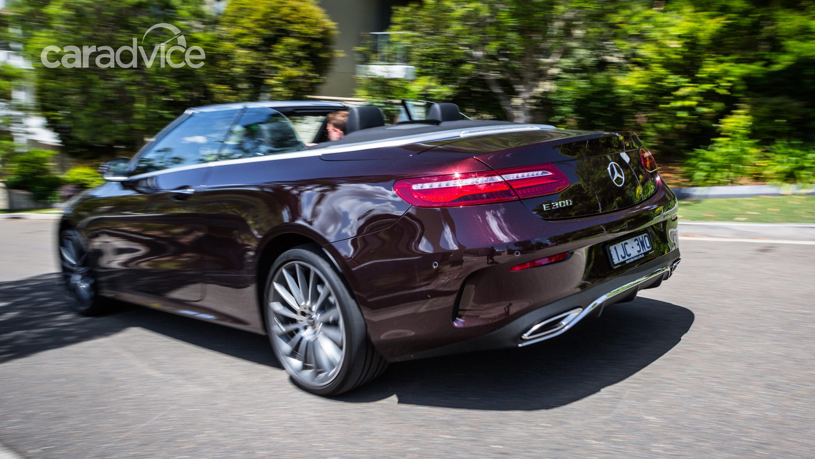 奔驰e300跑车敞篷跑车_奔驰e级双门轿跑车敞篷