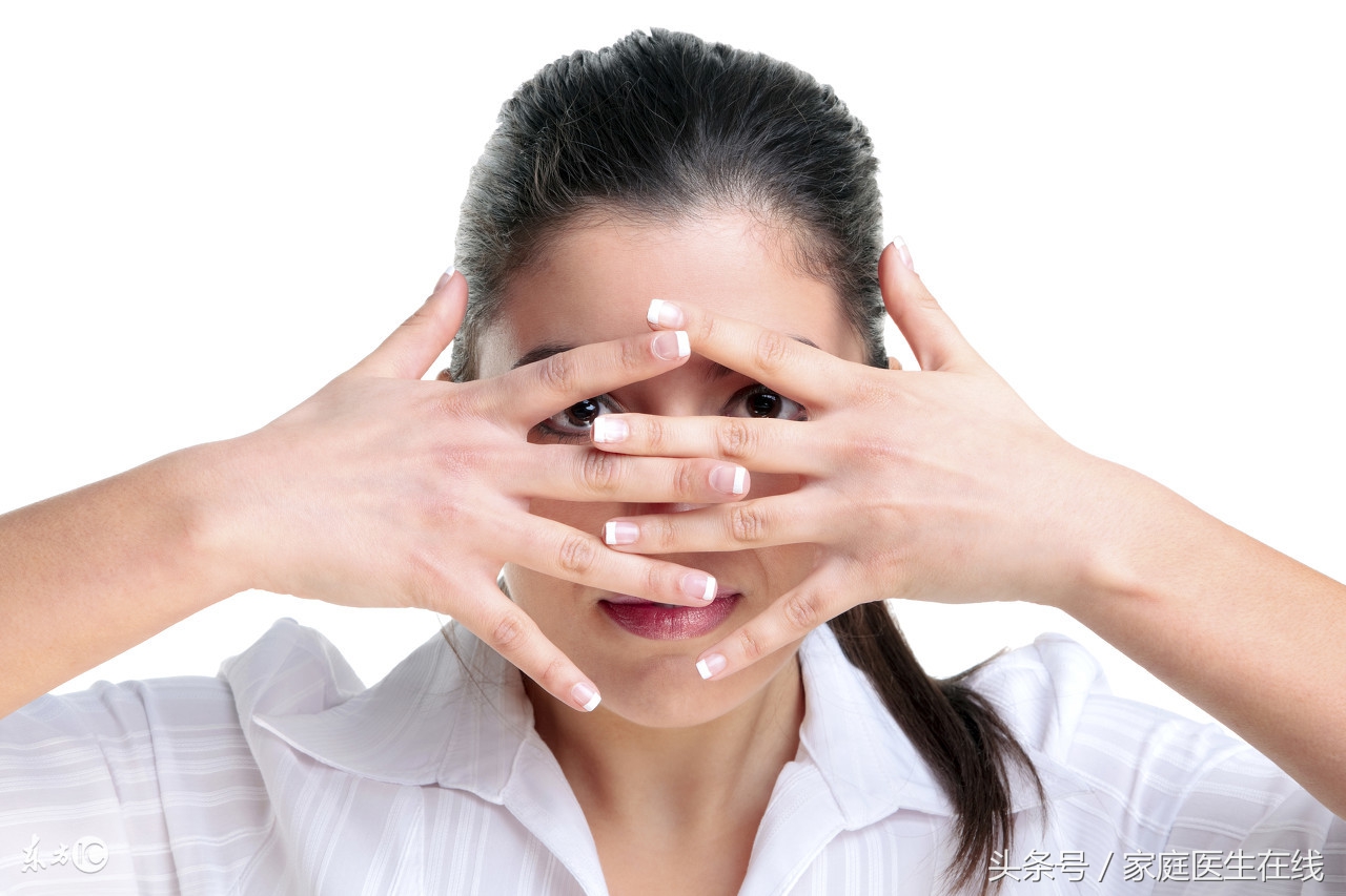 天天盯着手机看，得了干眼病怎么办？