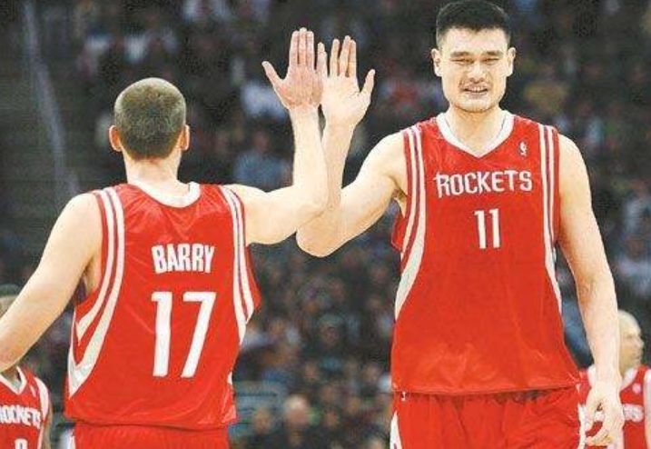 他是被低估的足坛姚明(姚明是一直以来被国人低估的NBA超级中锋)