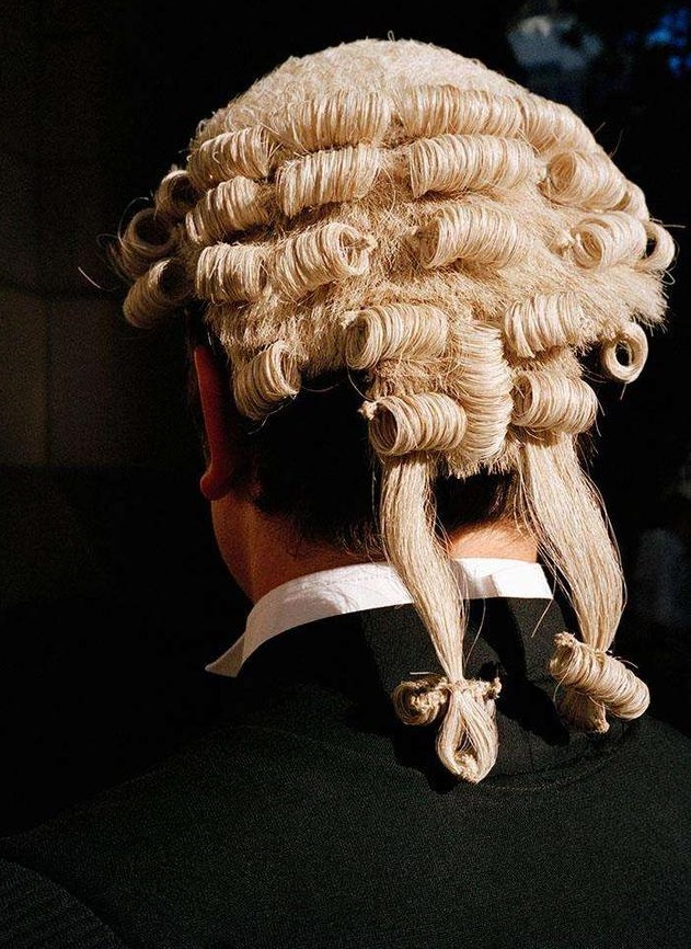 世纪未解之谜：律师开庭为什么要带假发套？