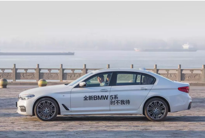 试驾全新宝马530Li：翩翩少年的外表下是一颗躁动的心