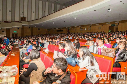 电影《油菜花儿开》在郑州举行首映式