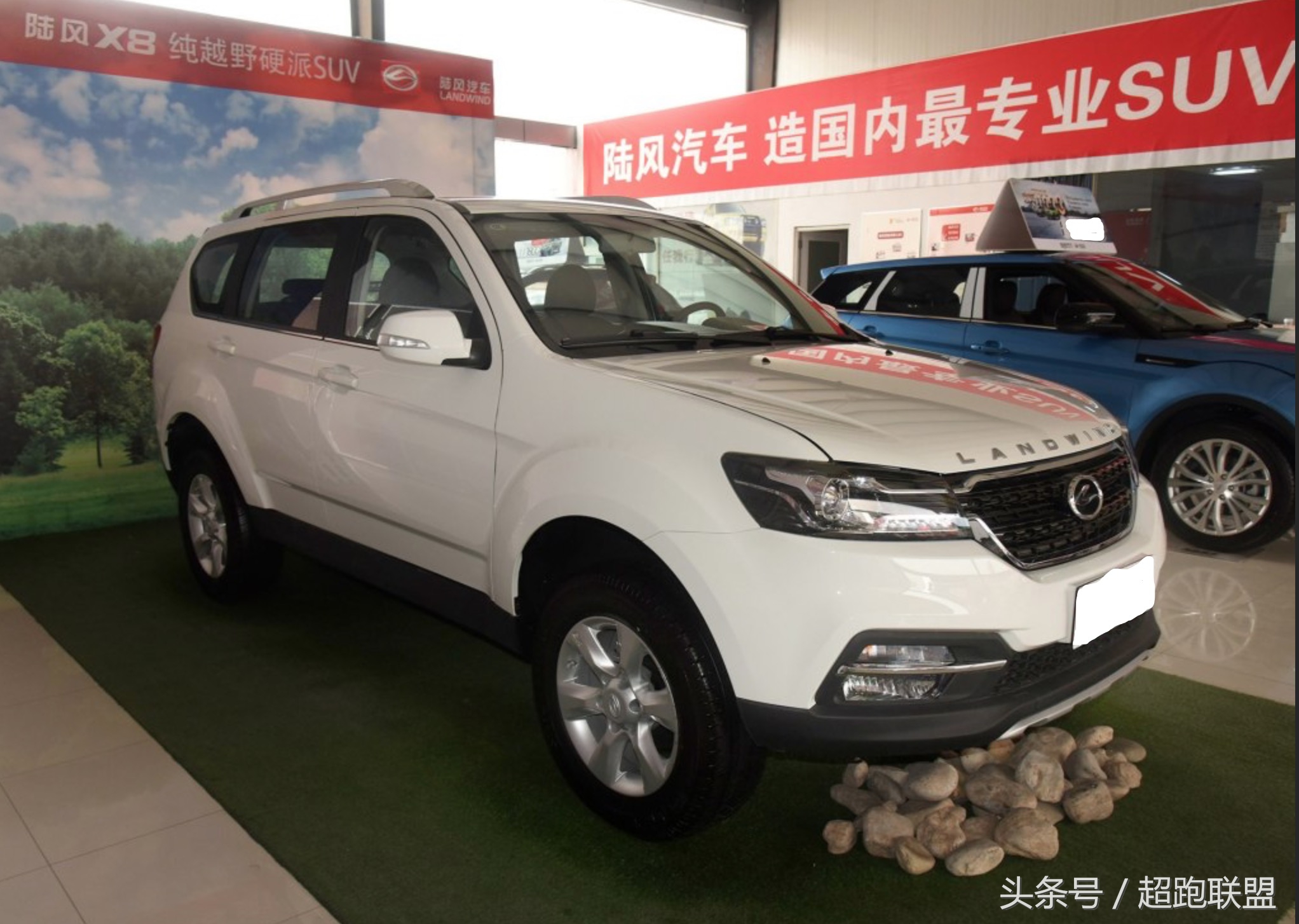 飞龙点评:2018款陆风x8作为国产纯越野硬派suv,据有些玩极限越野的