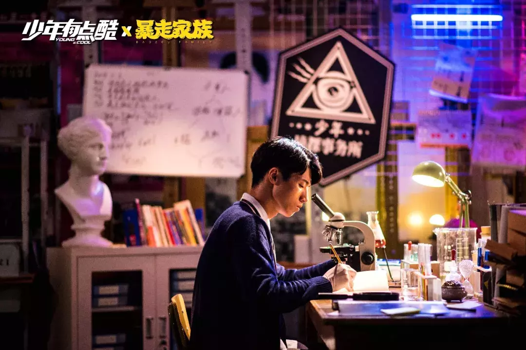 00后明星产业链：只要有颜值大一就被挖走，一部剧火了粉丝千万