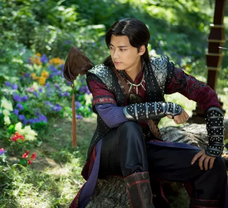 00后明星产业链：只要有颜值大一就被挖走，一部剧火了粉丝千万