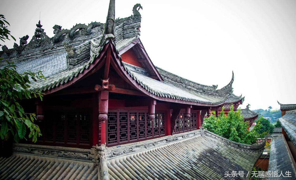 宁国寺始建于东汉建安5年(公元200年),称为"巴蜀第一禅林",是木棉袈裟