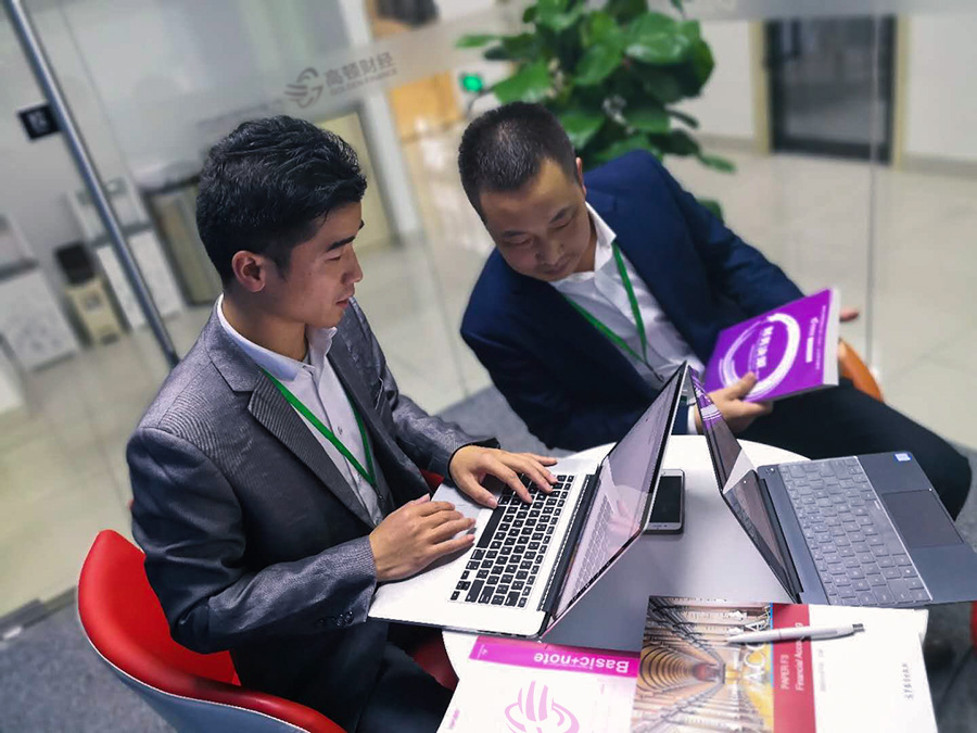 90后初级会计师生存现状：苦逼工作，假装生活，笑着考证