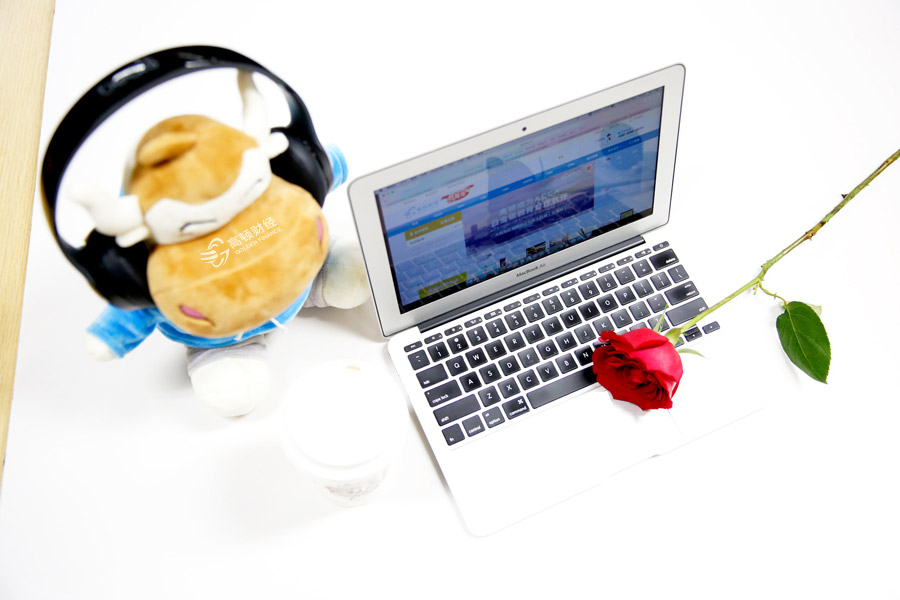 90后初级会计师生存现状：苦逼工作，假装生活，笑着考证