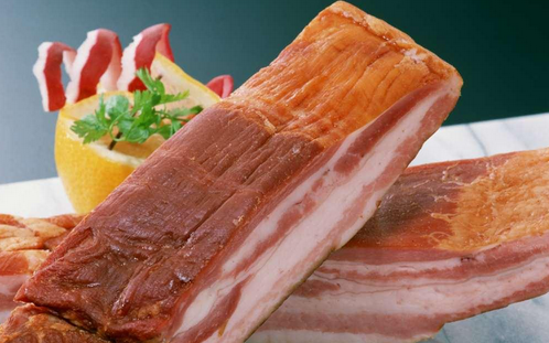 腊肉下雨多了发霉怎么处理 腊肉发霉了很多白点可以吃吗
