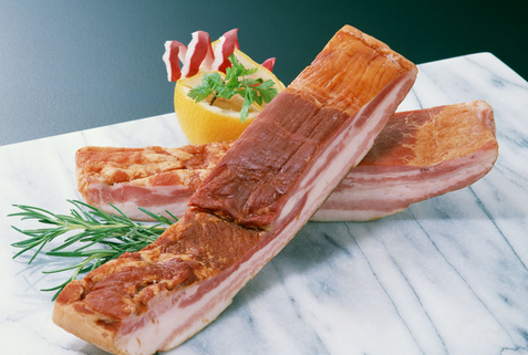 腊肉下雨多了发霉怎么处理 腊肉发霉了很多白点可以吃吗