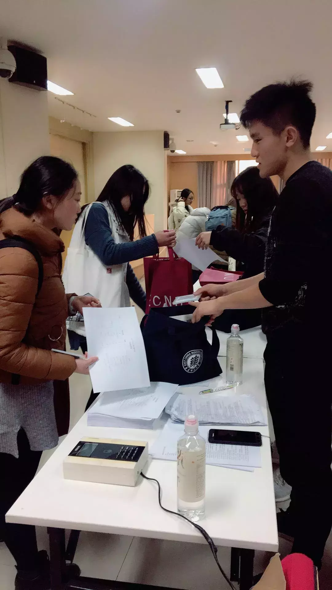 寒假已正式开启！华东师大学子这样奔赴家乡