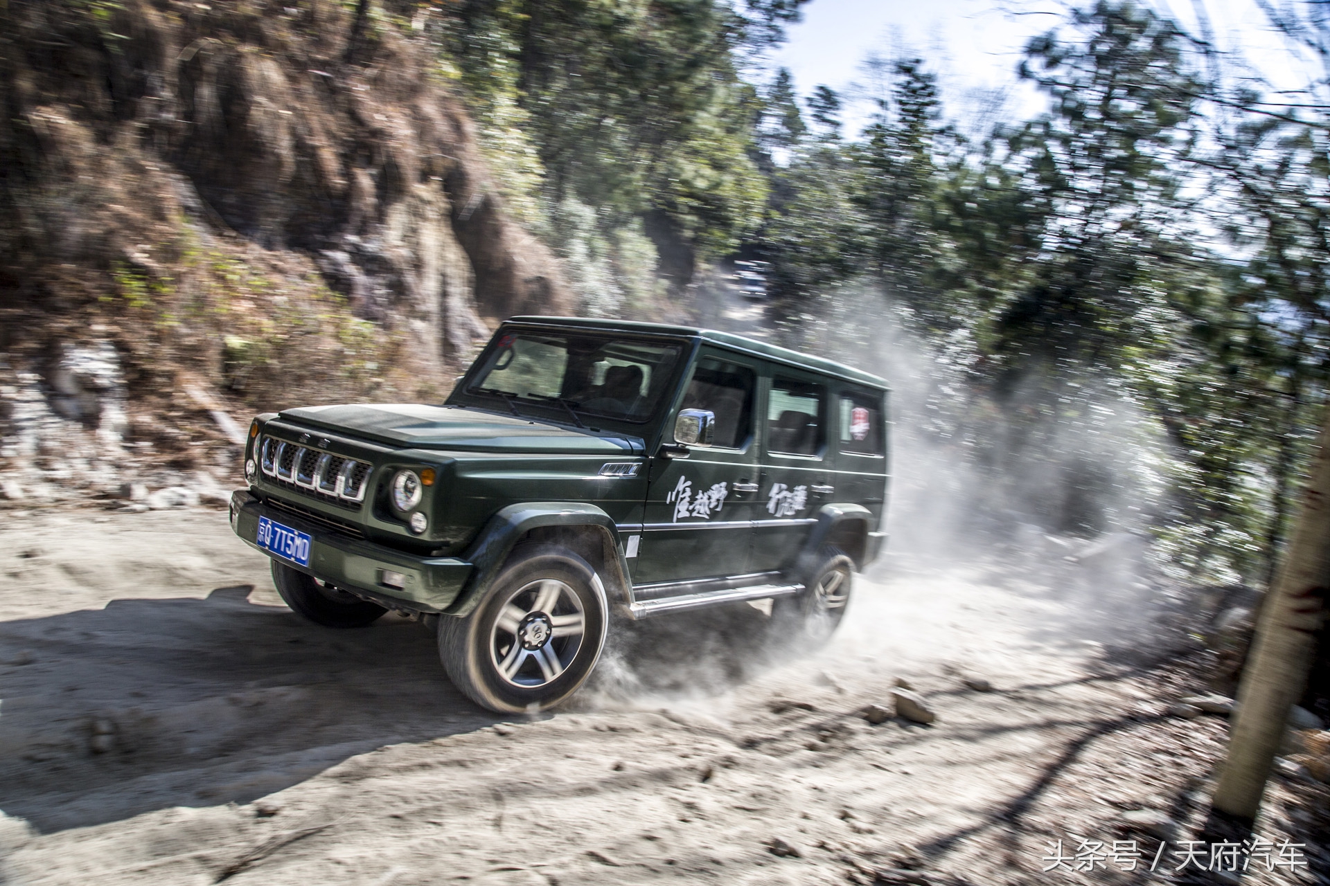 《战狼2》硬派越野—北京bj40柴油版成都盛国上市,售价15.99万元