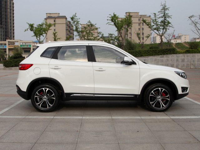 国产级suv,浅谈一汽森雅r7用车评测